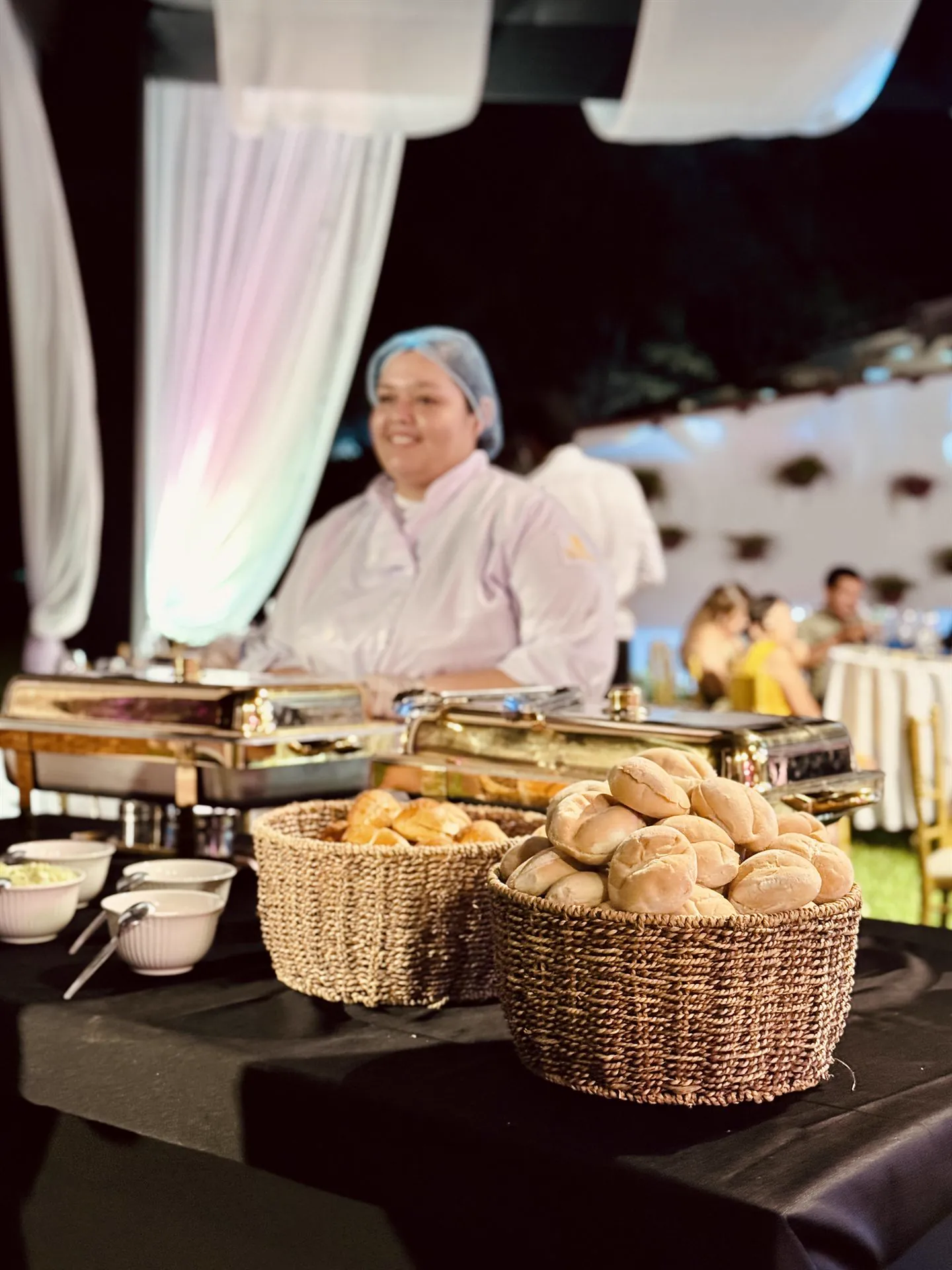 Personal de servicio en evento corporativo