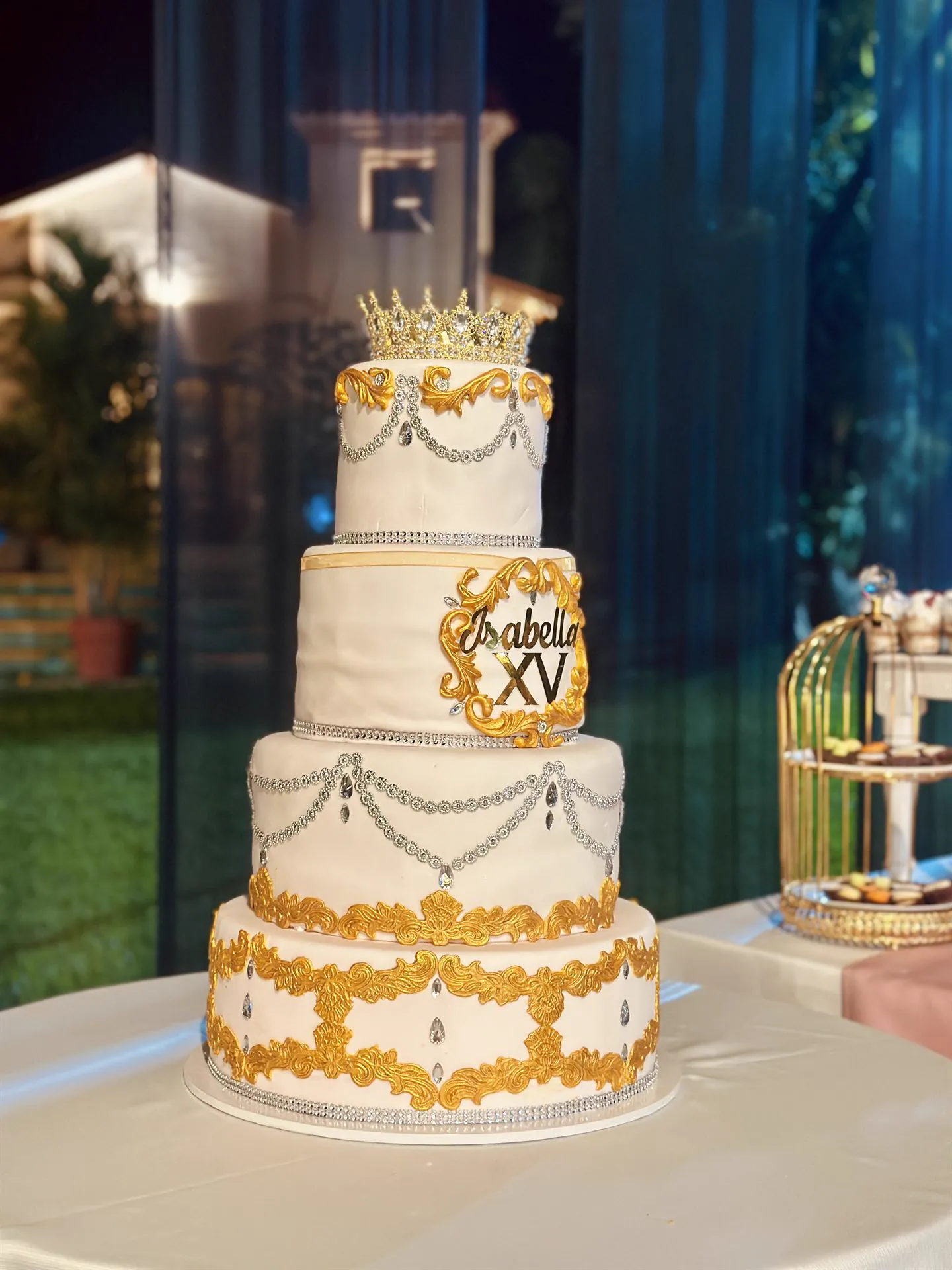 Torta de quinceaños con corona